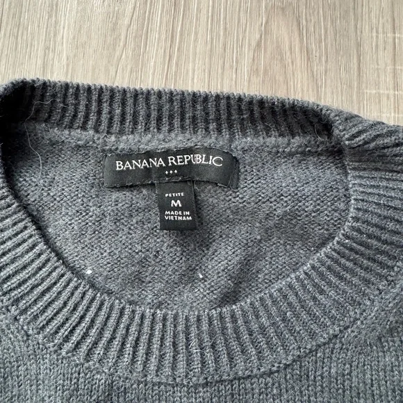 Banana Republic Men's Charcoal Crewneck Sweater - Picture 3 of 6